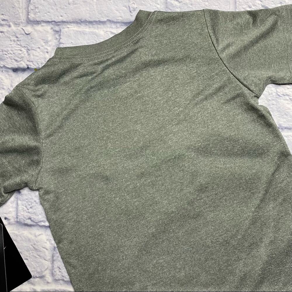 NEW Nike Dri-Fit, Athletic Cut Tee in Grey - Picture 7 of 7
